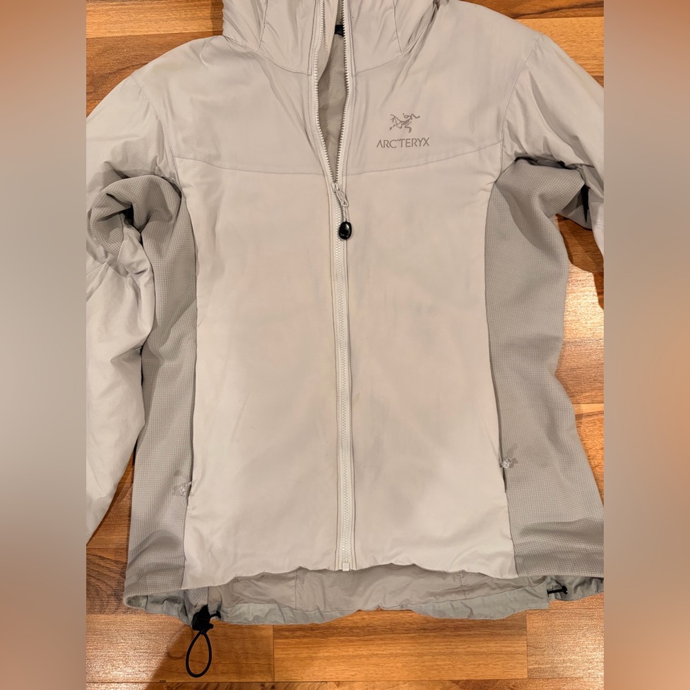 Arc'teryx Women's Light Gray Ski Jacket - Picture 4 of 10